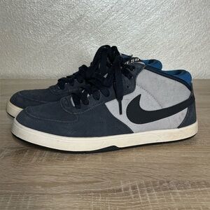 Nike SB Lunarlon Men’s 8.5 Navy Blue Suede Gray Canvas Sneakers